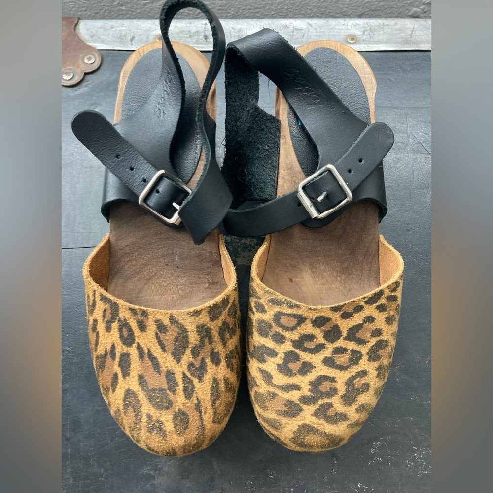 Lottas from Stockholm Leopard Clogs